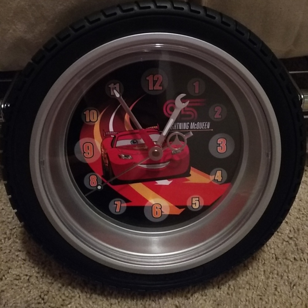 Lightning McQueen tire clock